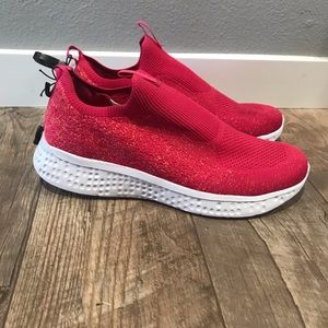 NWT fusia pink an orange speckled running shoes!